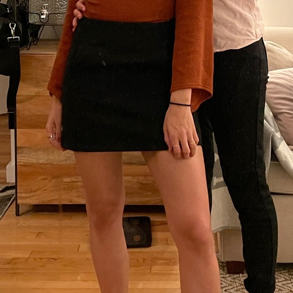 Black Zara mini skirt - Picture 3 of 4